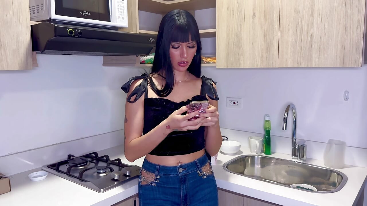 Mr Fixit Duncan Saint Repairs Yenifer Chacon's Pussy with a Creampie.