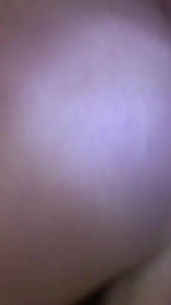 Знаковый момент из "Немецкая тинка в гэнгбэнге в любительском видео с рыжей лучшей подругой"