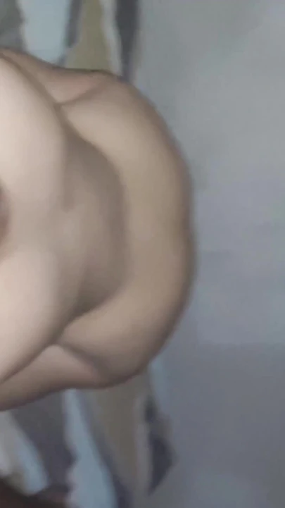 Komşum porno izlerken ve beni kaydederken emiyor (beni domaltarak sikiyor) | Klip 1