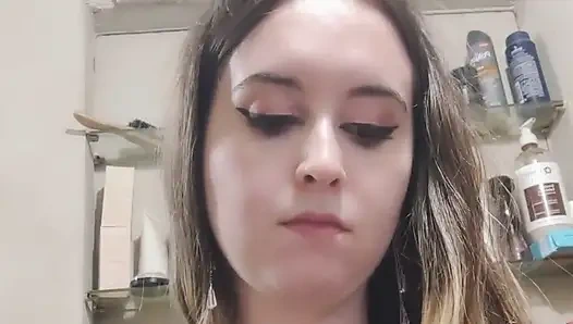 Soyunuyor, ayakkabılarımı çıkarıyor, makyajımı çıkarıyor, yatacak her şey. Sweet Dreams My Loves