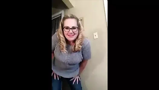 İşte senin için tam bir video... Bu hafta bazı şeyler garip olduğu için üzgünüm