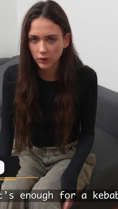 DEBT4K. Sevimli kız Vixi Rafi striptiz yaptıktan sonra sert sikiliyor | Klip 1