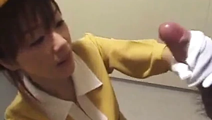 Japon asansör hj görevlisi