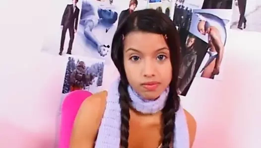 Minyon solo latina genç oyuncaklar ona kedi