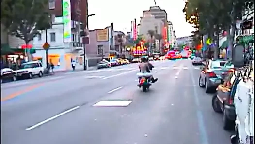 Kötü motorcu adam ofiste yaramaz sürtüğü sikiyor