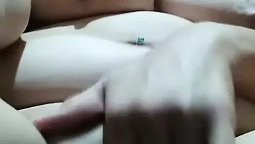 Büyük şişman meme uçlarıyla oynama