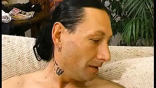 Tiffany 2 acemiyle x'e giriyor