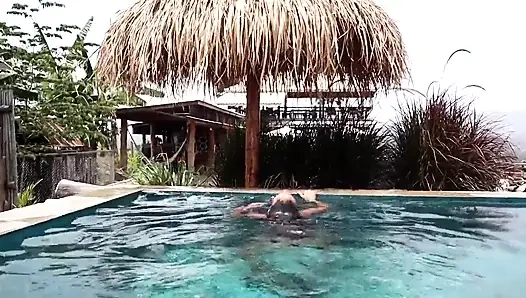 Yüzme havuzu mastürbasyonu