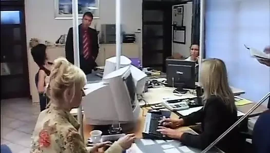 Azgın Alman öğretmenler harika aktris olmak için amatör pornoda sikişiyor vol 3