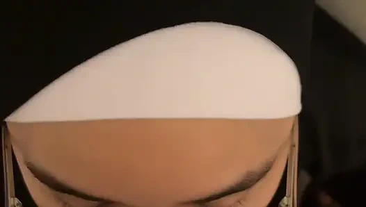 Tesettürlü piliç tuvalette sakso çekiyor