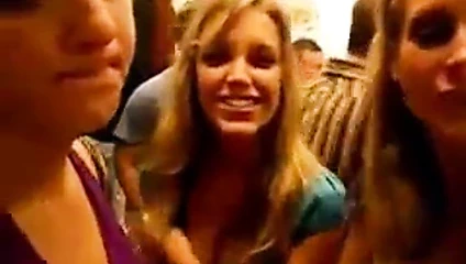 üç lezbiyen kız öpüşme birbirinden