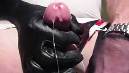 Deri eldiven, naylon çorap ve boşalma