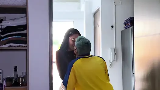PANTOLONUNU ÇıKAR!! Eski sevgilim bana oyuncak ayı ve sakso getirdi