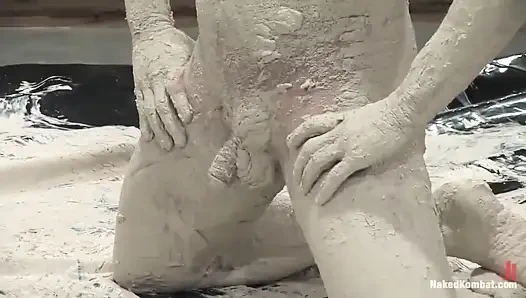 Colby Dakota Rivers'a karşı çamur maçı