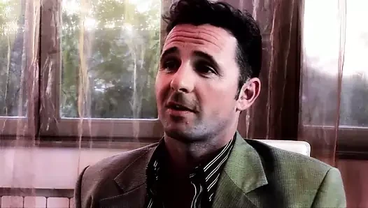 Regina ice ve Cherry ortaklarına ellerini sokuyor