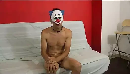 Bir erkek efendisi tarafından domine ediliyor