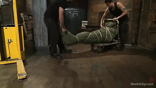 Kaslı iri güzel kadın sikiliyor ve sikiliyor