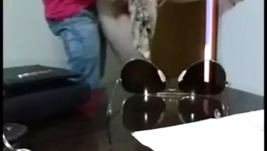 Euripean sekreter gets becerdin tarafından ona patron ah chai