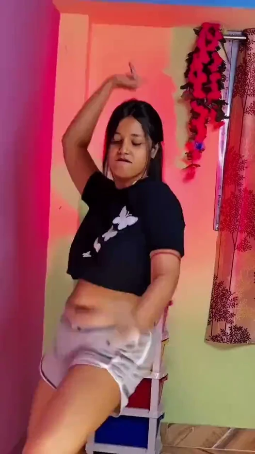 Indian Dehati young bhabhi aaur gav ka ladka aaj bhabhi ke bade bade boobs suma bhabhi bahot khush ho gai - boobs suking video h
