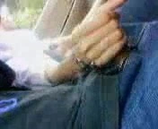 Arap handjob içinde araba