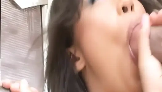 Aurora Jolie Penis'te Sallanıyor