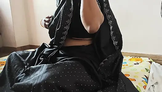 Seksi ev hanımıyla alay ediyor