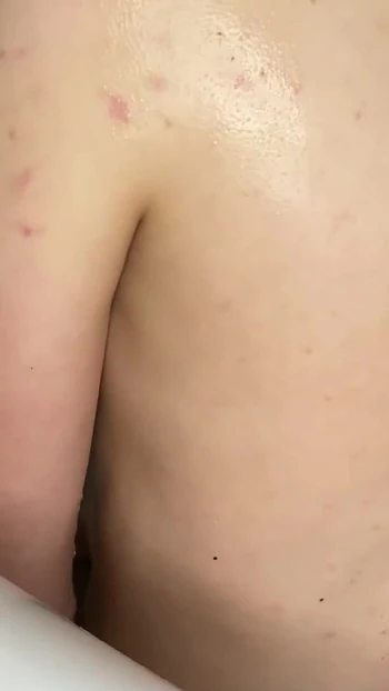 Тинки трахаются раком в ванной