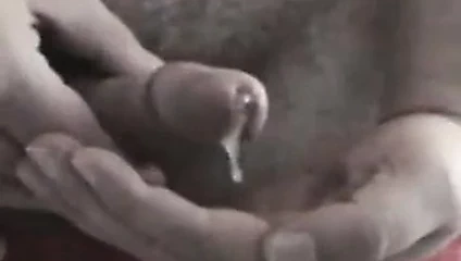 Küçük yarak - yakın çekim - bolca döl