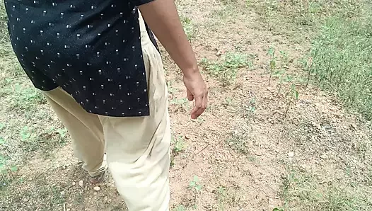 Married women given her boyfriend and enjoying outdoor suck