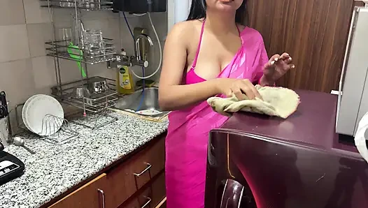 Üvey anne "masaj" kelimesini "seks" kelimesiyle karıştırdı. Üvey oğul hoş bir şekilde şaşırdı (Hintçe ses kaydı)