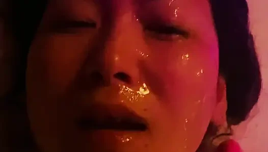 Evli bir kadına mastürbasyon yapıyor