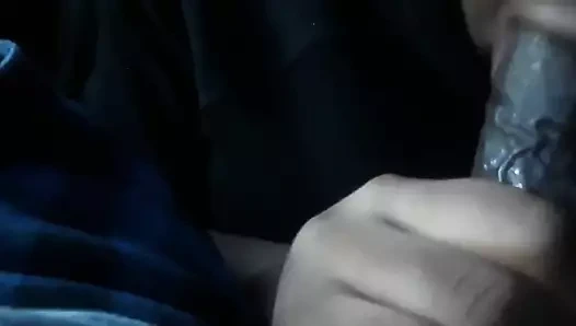 Y o u u n g ıslak ağızlı büyük dudaklı piliç tadına bakmak istedi