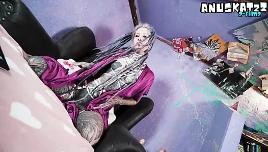 Tam kollu alt kız kamerada canlı oyuncak göt sikişinde anal çıldırıyor