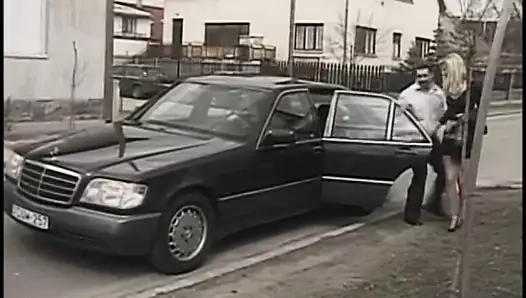 Sıcak esmer sürprizler horoz emme seksi sarışın