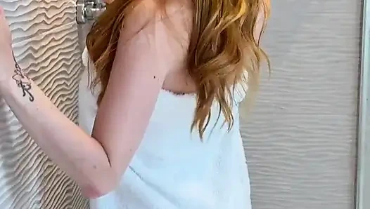 Şehvetli Bir Duş Mastürbasyonu Seansı Sırasında Beni Aldatıyor