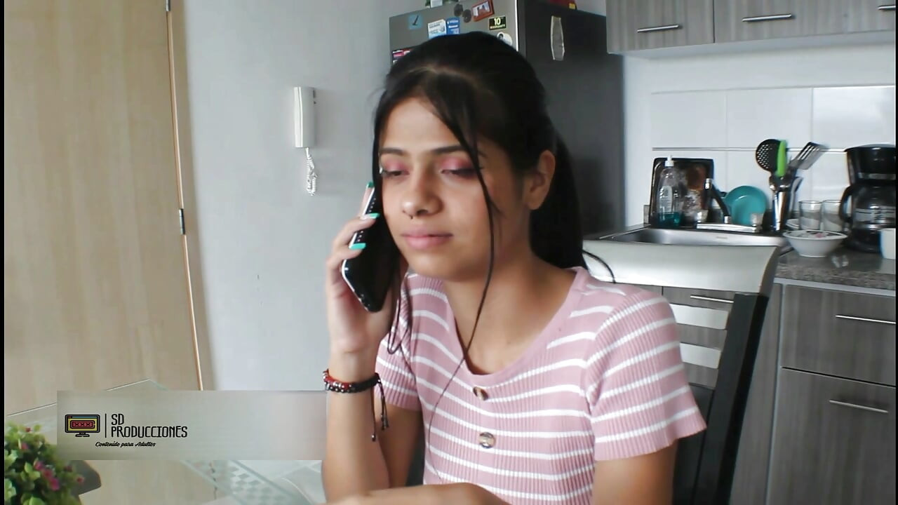 Hintli seks, güzel Hintli kızla amatör sikişiyor - İspanyolca porno