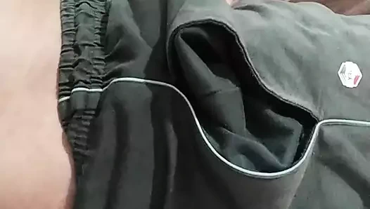 Hintli kadın kocasını yarak emiyor, taşak emiyor ve saçla mastürbasyon yapıyor