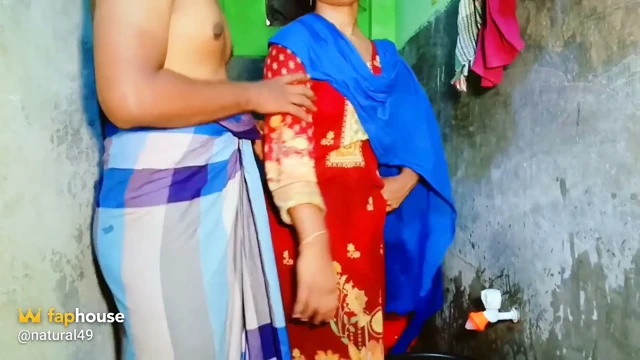 Viral Bangladeşli banyoda amatör çiftler seks yapıyor