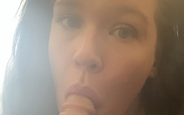 Oral sikişimi tatmin etmek için çok çaresizce azgın.