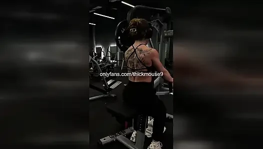 Tiktok genç kızın amcık kayması: kazara bakire maruziyeti!