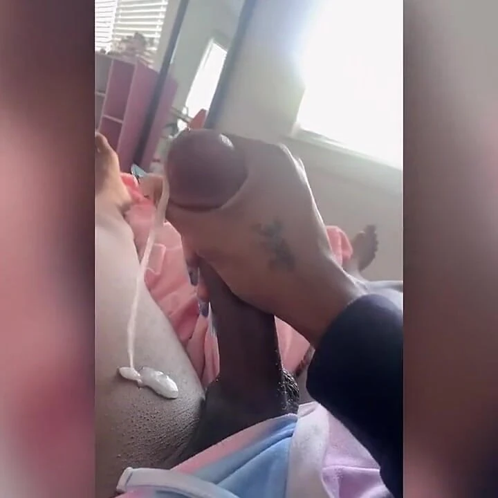 Hung ve Hungover arkadaşımın evinde kaldıktan sonra iç çamaşırı getirmeyi unuttum. Beni eve bırakamadığın için teşekkürler, ben