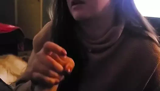 Sen çalışırken arkadaşım geliyor ve beyinlerimi sikiyor