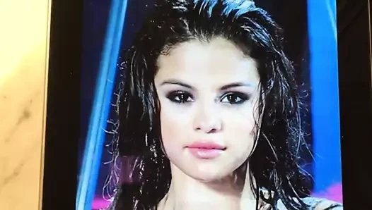 Selena Gomez - boşalma anısına 3