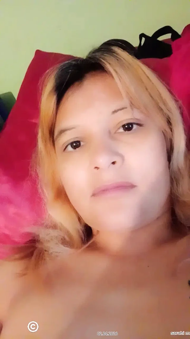 Çekici bekar kadın onun oyuncağı