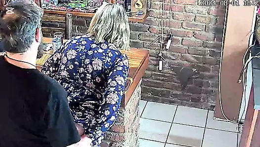 Karımı havuzdaki adamla aldatırken yakaladım