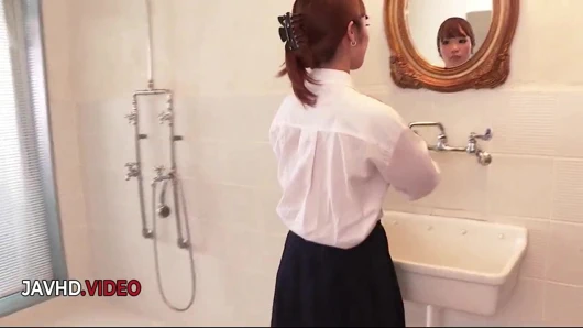 Tutkulu jav yıldızı Anju Akane ateşli ateşli duşu sonrası baştan çıkarıyor ve sonra yoğun bir şekilde yarak emiyor