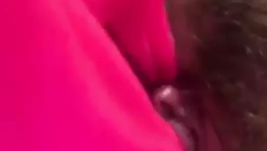 Evli kadın vibratörle sikişiyor