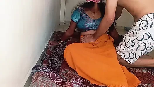 Hintli köylü büyük memeli üvey anne sikişiyor