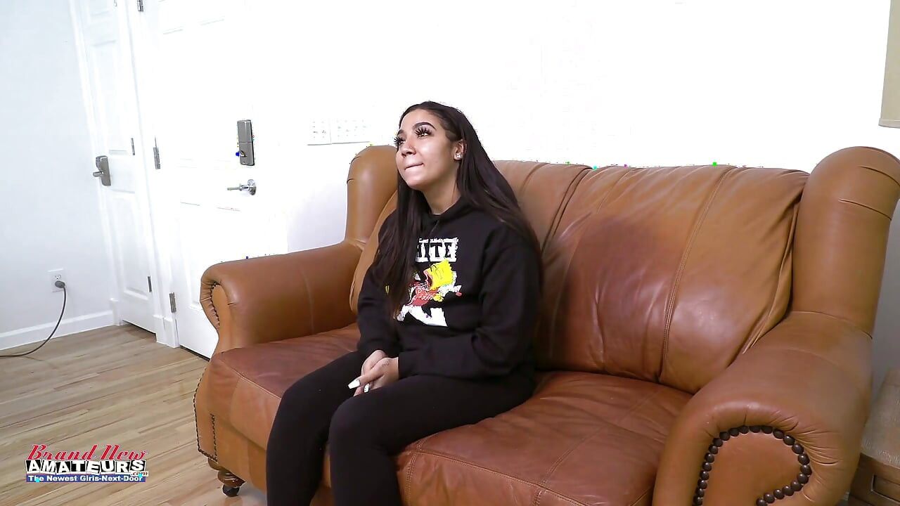 2 güzel iri güzel kadının bölüm 1'i porno seçmeleri için soyunuyor mastürbasyon yapıyor ve işi almak için yarak emiyor