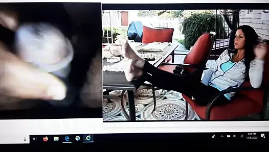 Tina ayakları beni boşaltıyor